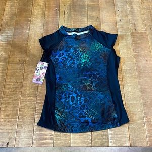 NWT Hapari Women’s rash guard size medium. New with tags and original packaging.